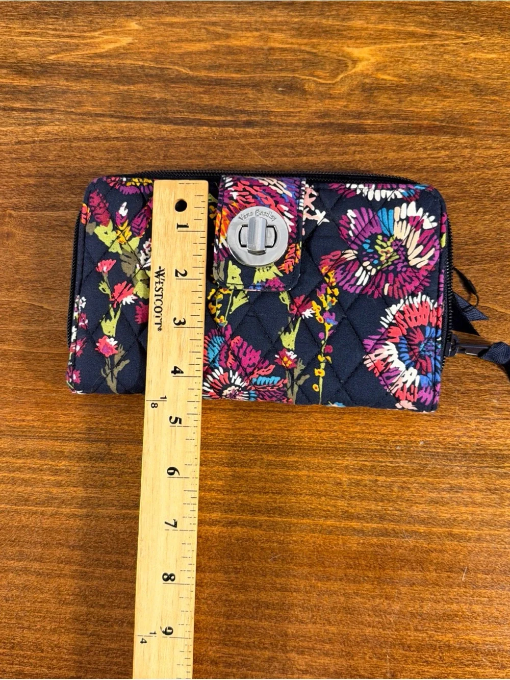 Vera Bradley Black Quilted Floral Turn-Lock Wristlet Wallet New Without Tags - Picture 2 of 7